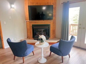 Smart TV, fireplace, table football, stereo