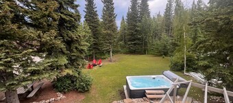 Dream 4-Br 4-Ba | Private Pool & Hot Tub | 2-min DRIVE to Jasper National Park
