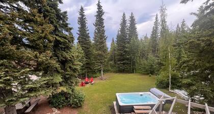 Dream 4-Br 4-Ba | Private Pool & Hot Tub | 2-min DRIVE to Jasper National Park
