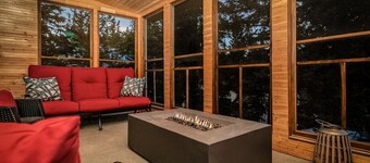 Dream 4-Br 4-Ba | Private Pool & Hot Tub | 2-min DRIVE to Jasper National Park
