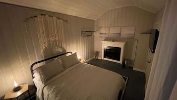 4 bedrooms, desk, travel crib, free WiFi