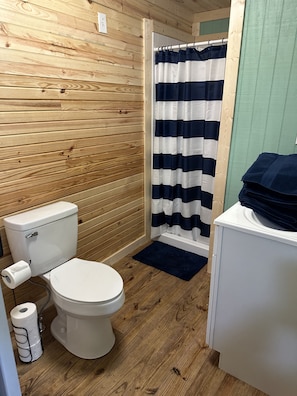 Bruser, håndklæder, Toiletpapir