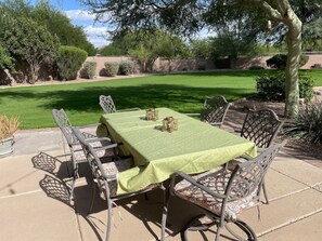 Outdoor dining - Luxury Resort-Style Community-Las Sendas: Private Pool/Spa, Golf, games, sunsets (Mesa)