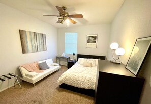 4 bedrooms, iron/ironing board, free WiFi, bed sheets - Luxury Resort-Style Community-Las Sendas: Private Pool/Spa, Golf, games, sunsets (Mesa)