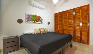 4 slaapkamers, een bureau, een strijkplank/strijkijzer, gratis wifi