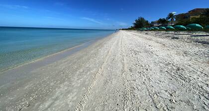 Wild Pines Bonita Bay Beauty - Pool-HotTub-Tennis Courts-Grills-Beach Shuttle