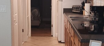 Cute & Cozy 1 bedroom guesthouse located in Winter Haven FL