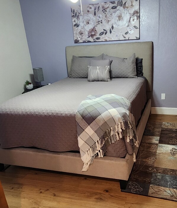 1 habitación, escritorio, tabla de planchar con plancha y wifi gratis 
