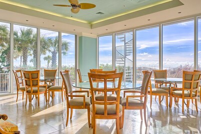 Beachfront 10th-floor condo with Gulf view, pool, gym, & balcony