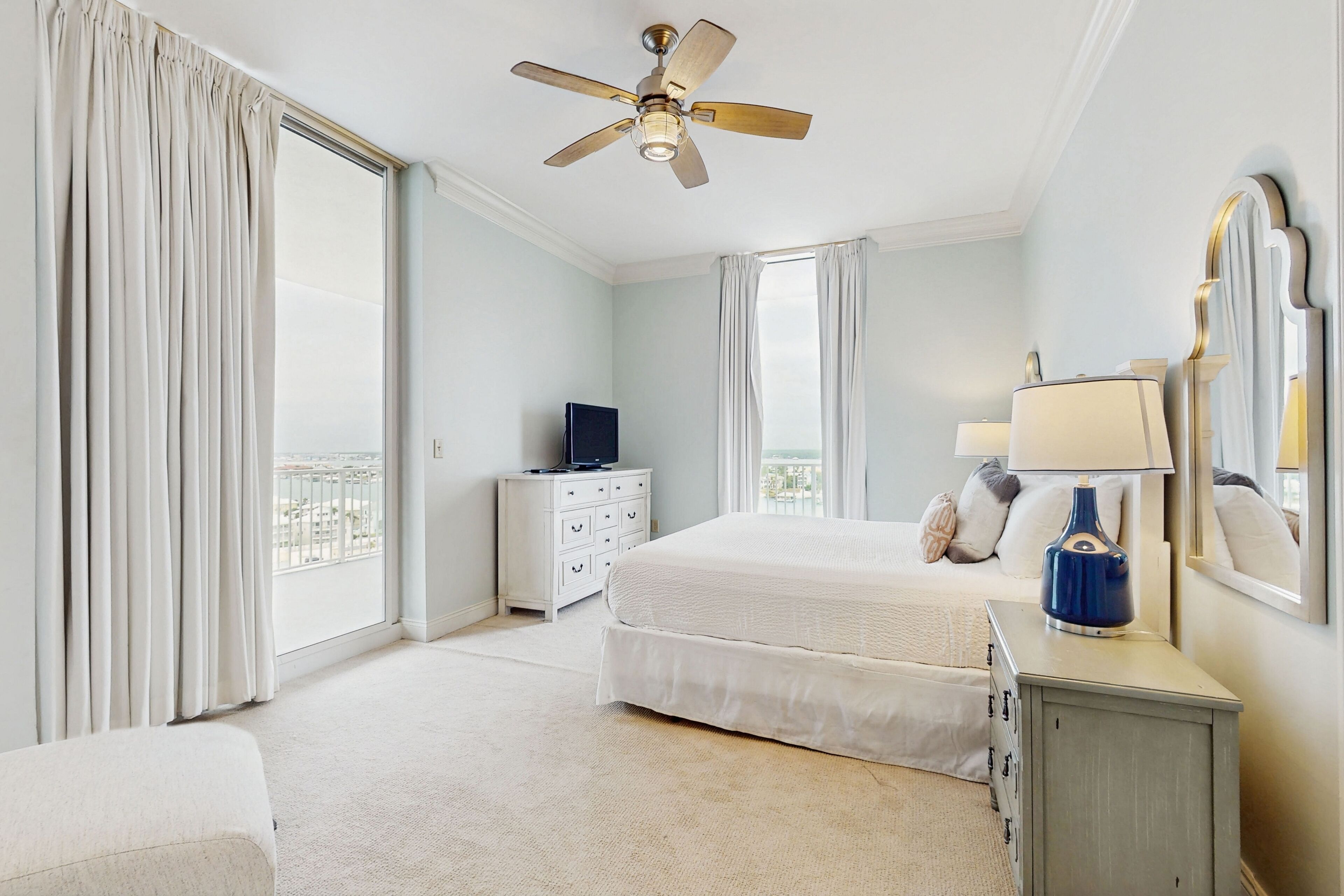 4 bedrooms, iron/ironing board, free Internet, bed sheets