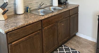 Clean apartment close to 80/94, I65 Indiana Dunes