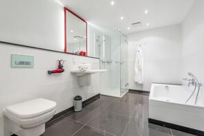 Doccia, asciugacapelli, asciugamani