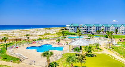 Beachfront suite with kitchenette, saltwater pool, tennis & putting green