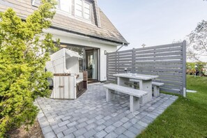 Unclassified image, 4 of 34, button