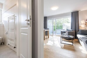 Unclassified image, 2 of 34, button