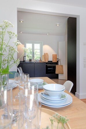 Unclassified image, 3 of 30, button