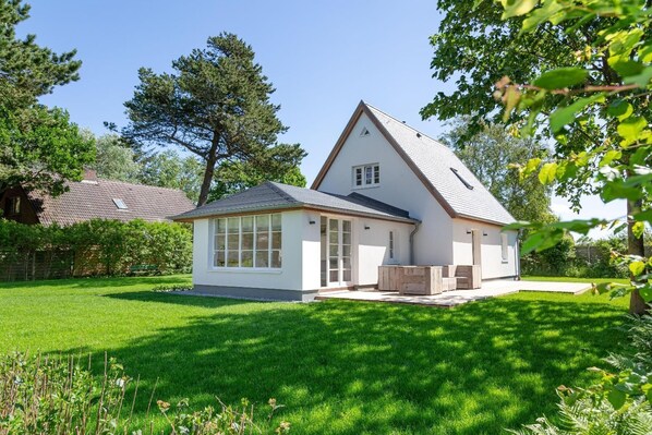 Unclassified image, 1 of 30, button