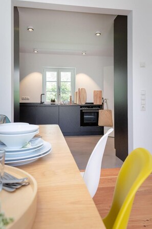 Unclassified image, 5 of 30, button