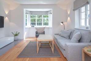 Unclassified image, 2 of 30, button