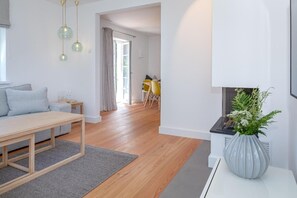 Unclassified image, 4 of 30, button