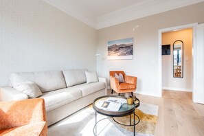 Unclassified image, 5 of 42, button