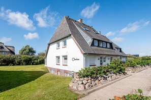 Unclassified image, 4 of 23, button