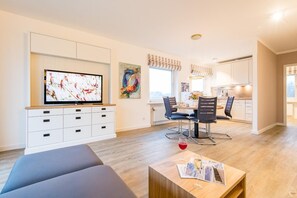 Unclassified image, 3 of 23, button