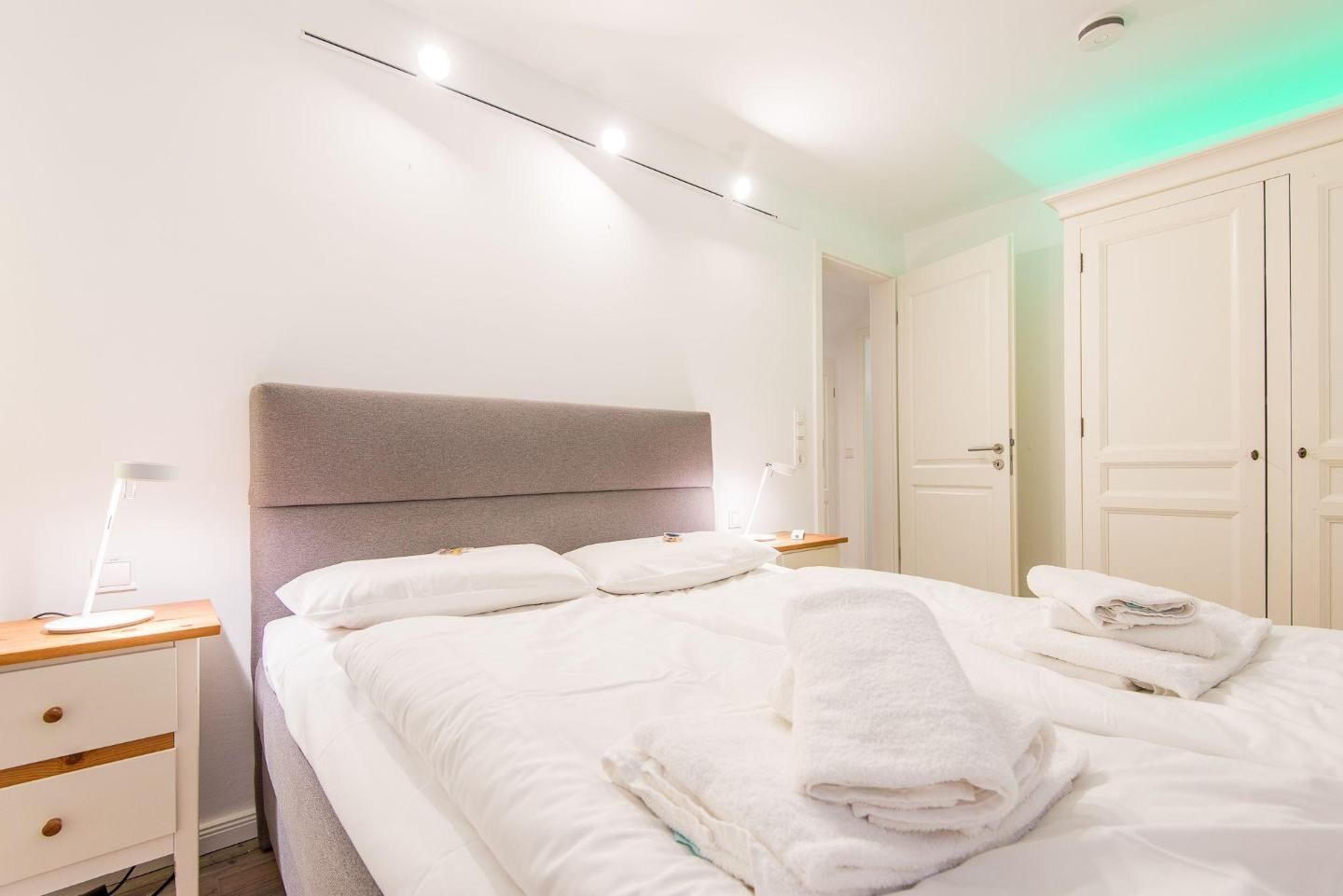 2 habitaciones, tabla de planchar con plancha, wifi y ropa de cama 