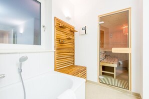 Dusche, Haartrockner, Handtücher