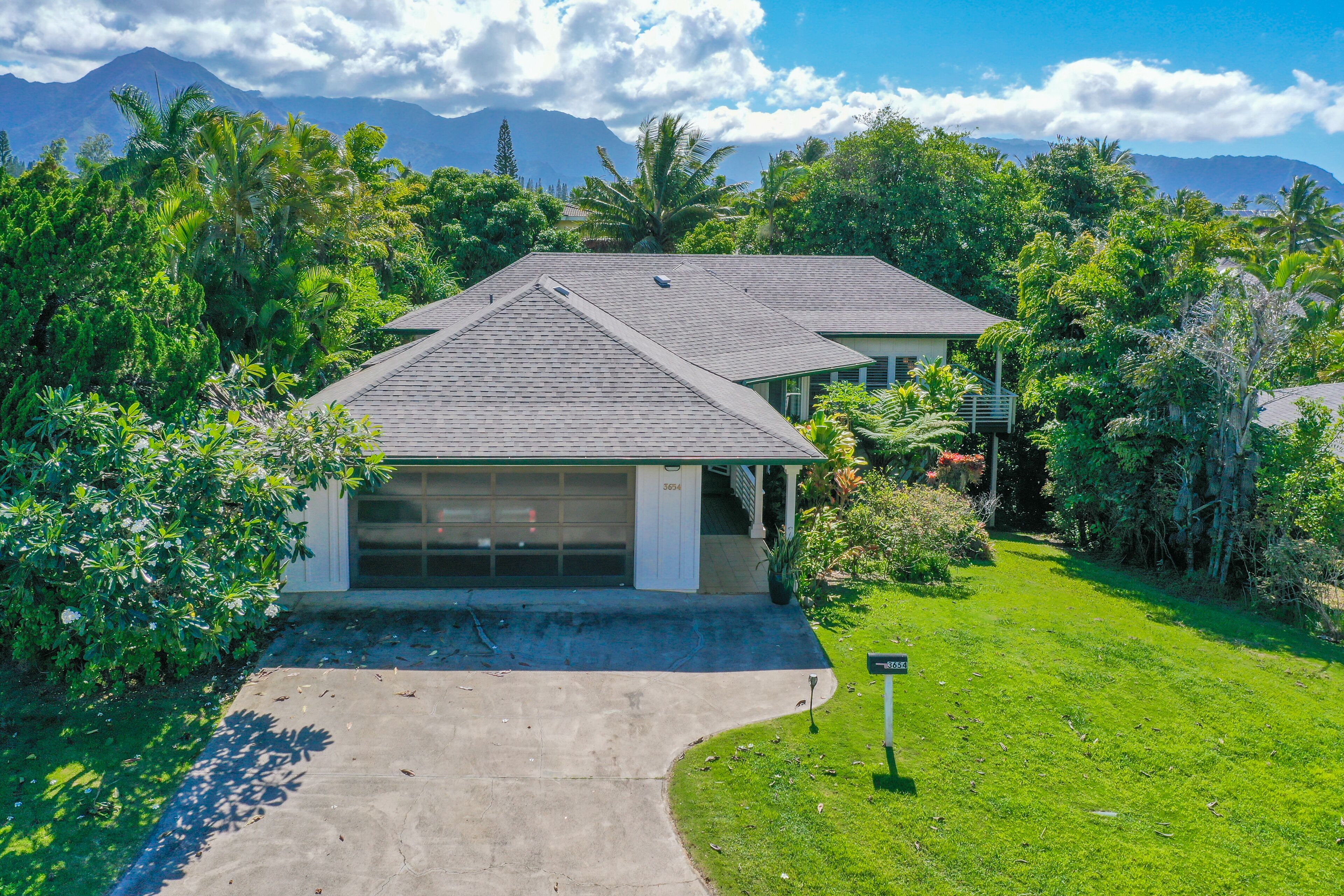 Bright & Airy Princeville Home with High-Speed WiFi, Private W/D, and Gas Grill