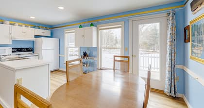Colorful duplex home with a large yard, deck, WiFi, & ideal Midcoast location