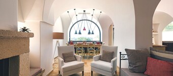 Terra, Fuoco & Acqua Apartment – Scenic Villa Escape. Step into the heart of authentic Puglia at Masseria Minetta