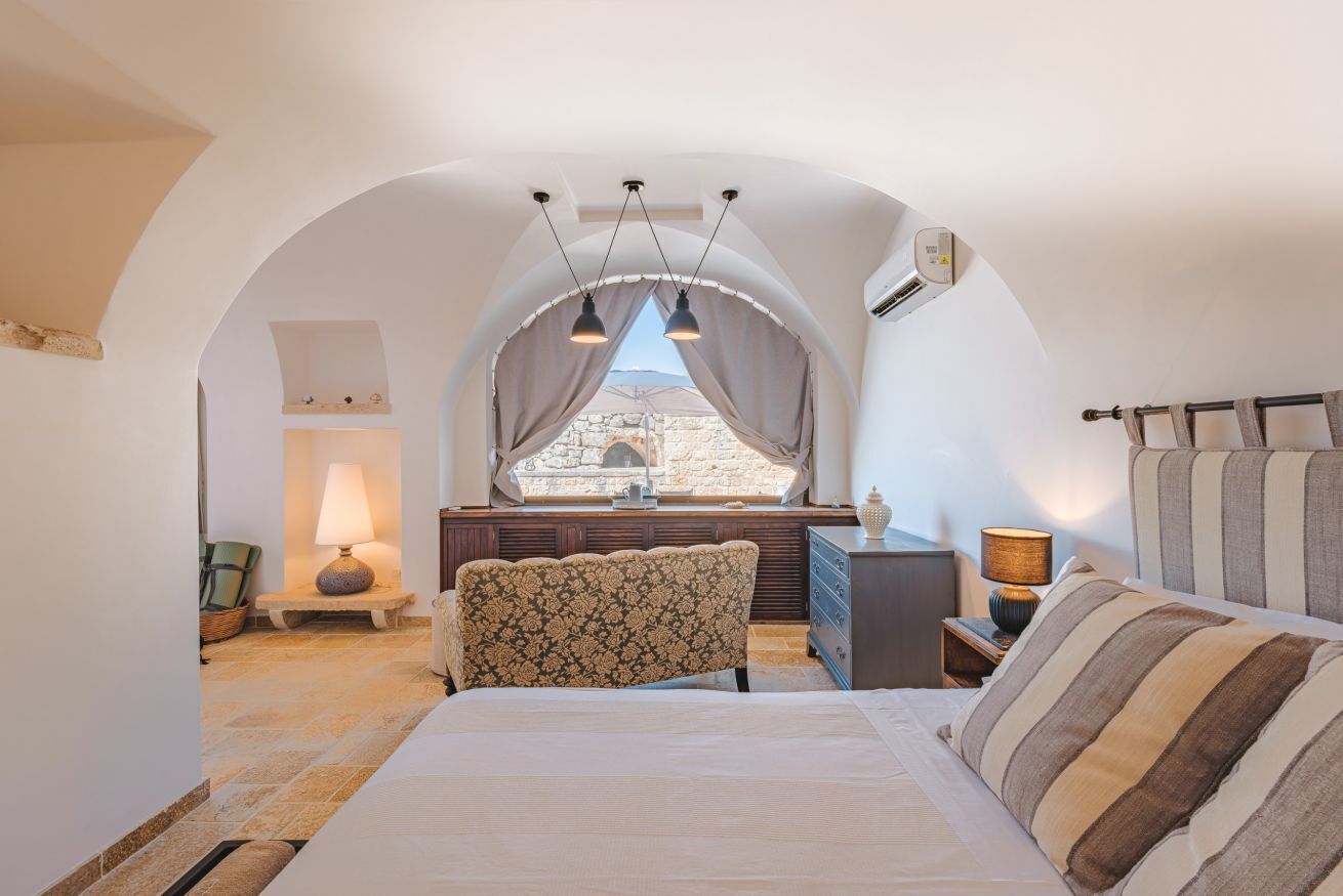 6 bedrooms, iron/ironing board, travel cot, free WiFi
