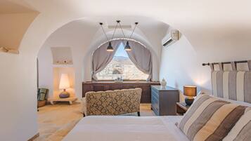 6 bedrooms, iron/ironing board, travel cot, free WiFi