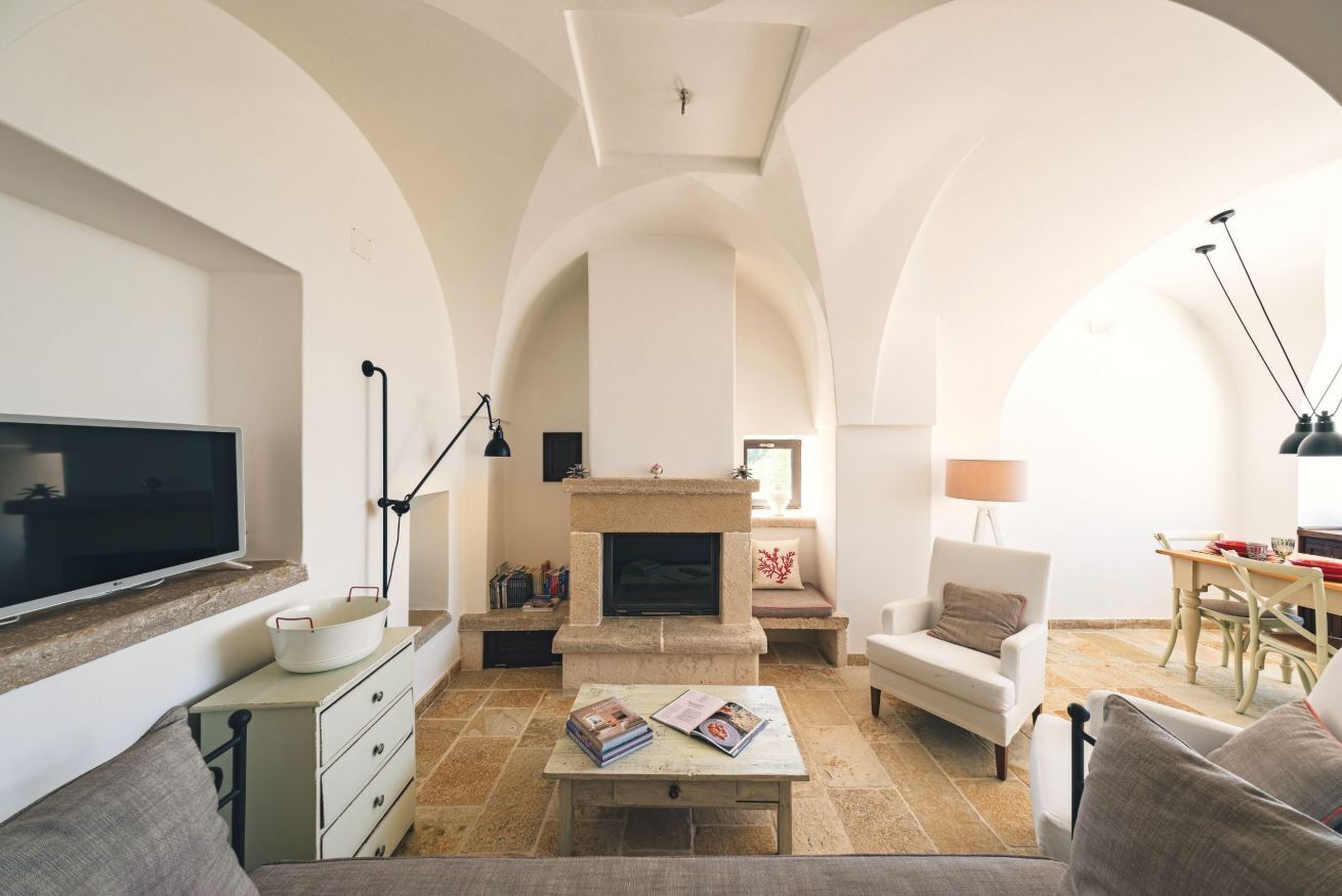 Smart TV, fireplace