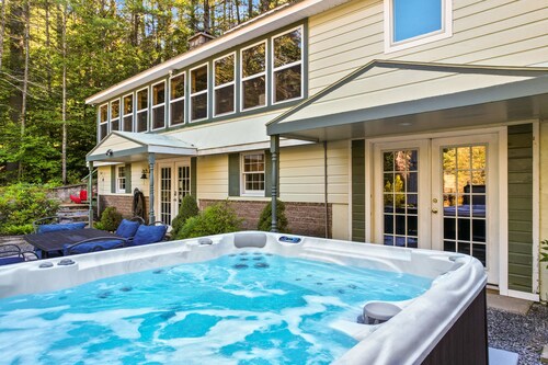 6 Bedroom House at Schroon River