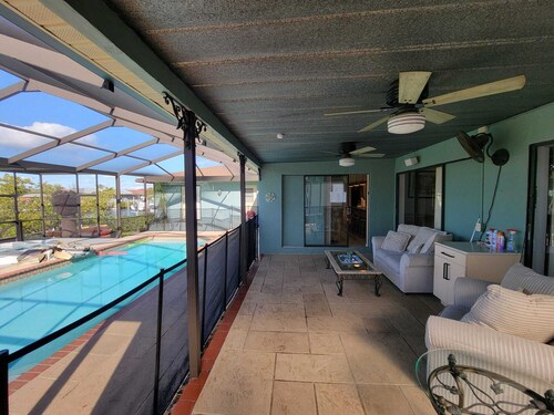 Waterfront Oak Retreat, Nov Special Pool, Spa/Dock/2 King BR, kayaks/Pet-Welcome