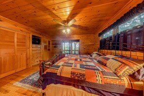 3 bedrooms, iron/ironing board, internet, bed sheets