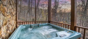 Dog-Friendly Log Cabin with Hot Tub, Fire Pit, and Game Room.