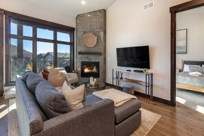 TV, fireplace