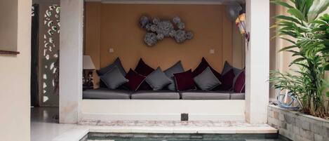 Perushuoneisto, 1 suuri parisänky | Uima-allas | Ulkouima-allas