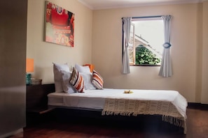 Basic Apartment, 1 King Bed | 1 bedroom, desk, laptop workspace, bed sheets - Studio Bawa (Seminyak)