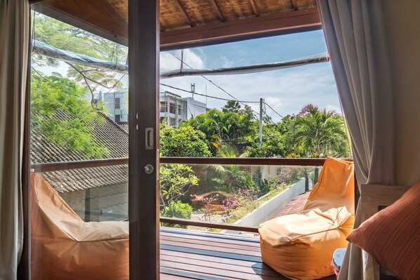 1 bedroom, desk, laptop workspace, bed sheets - Studio Atas (Seminyak)