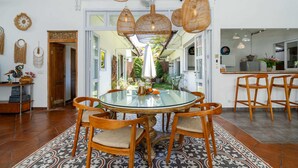 Basic Villa, Multiple Beds | Dining