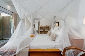 4 bedrooms, in-room safe, desk, laptop workspace