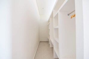 Basic Villa, Multiple Beds | Interior