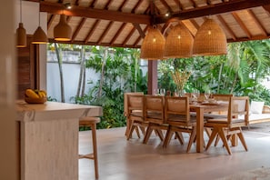 Outdoor dining - Villa Kimaya (Canggu)