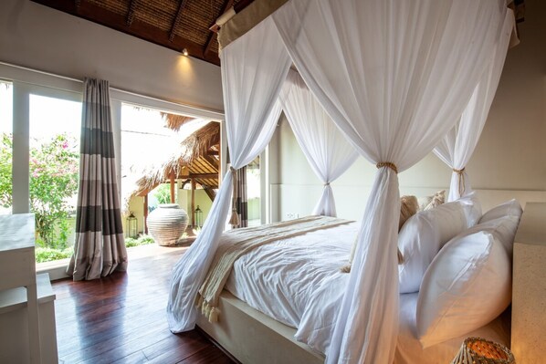 Basic Villa, Multiple Beds