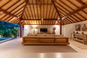 Basic Villa, Multiple Beds | Interior