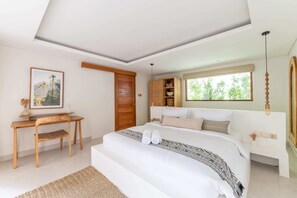 3 bedrooms, desk, laptop workspace, iron/ironing board - Villa Kimaya (Canggu)